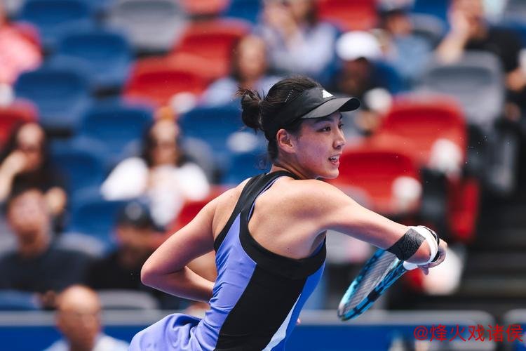 武网第6日：郑钦文直落两盘击败王欣瑜，首度晋级WTA1000决赛