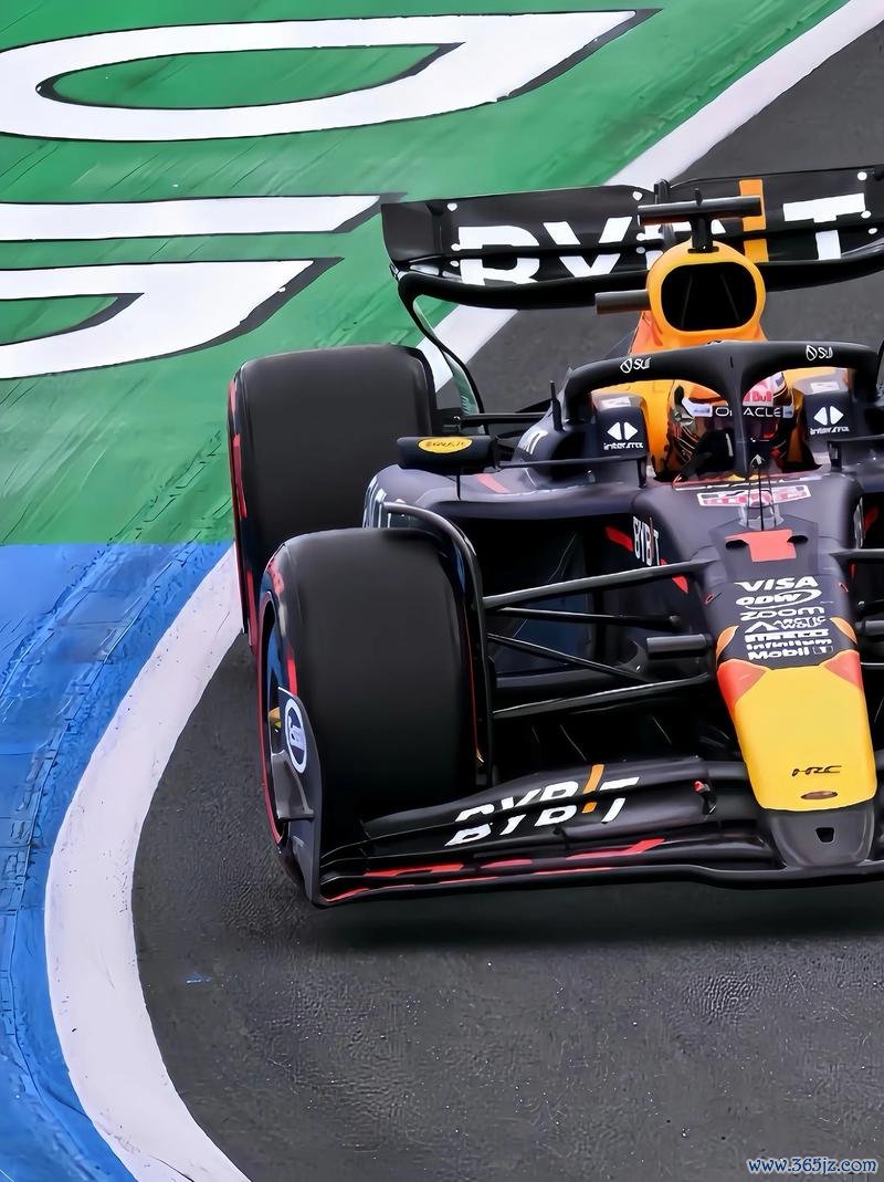 F1英国大奖赛排位赛：维斯塔潘杆位 迈凯伦23