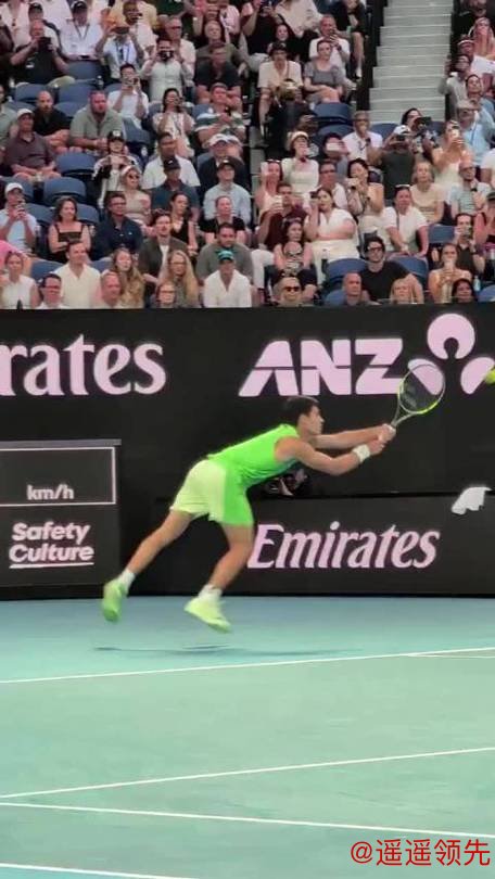 五盘大战不敌阿尔卡拉斯，无缘澳网决赛，兹维列夫为何难过心理关？