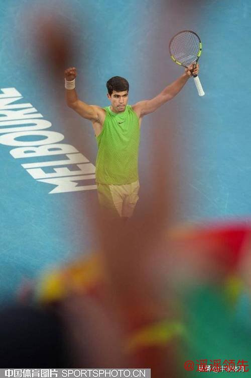 五盘大战不敌阿尔卡拉斯，无缘澳网决赛，兹维列夫为何难过心理关？