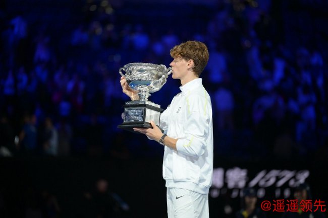 辛纳卫冕澳网男单冠军