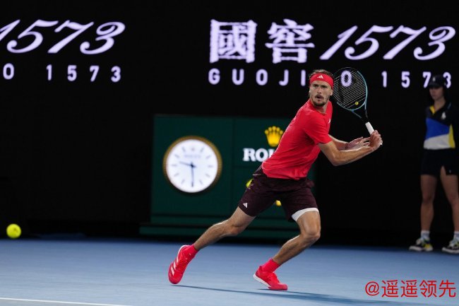 兹维列夫第二盘挽救多个破发点