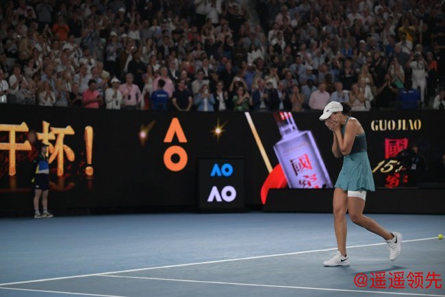 凯斯获胜后泪撒赛场